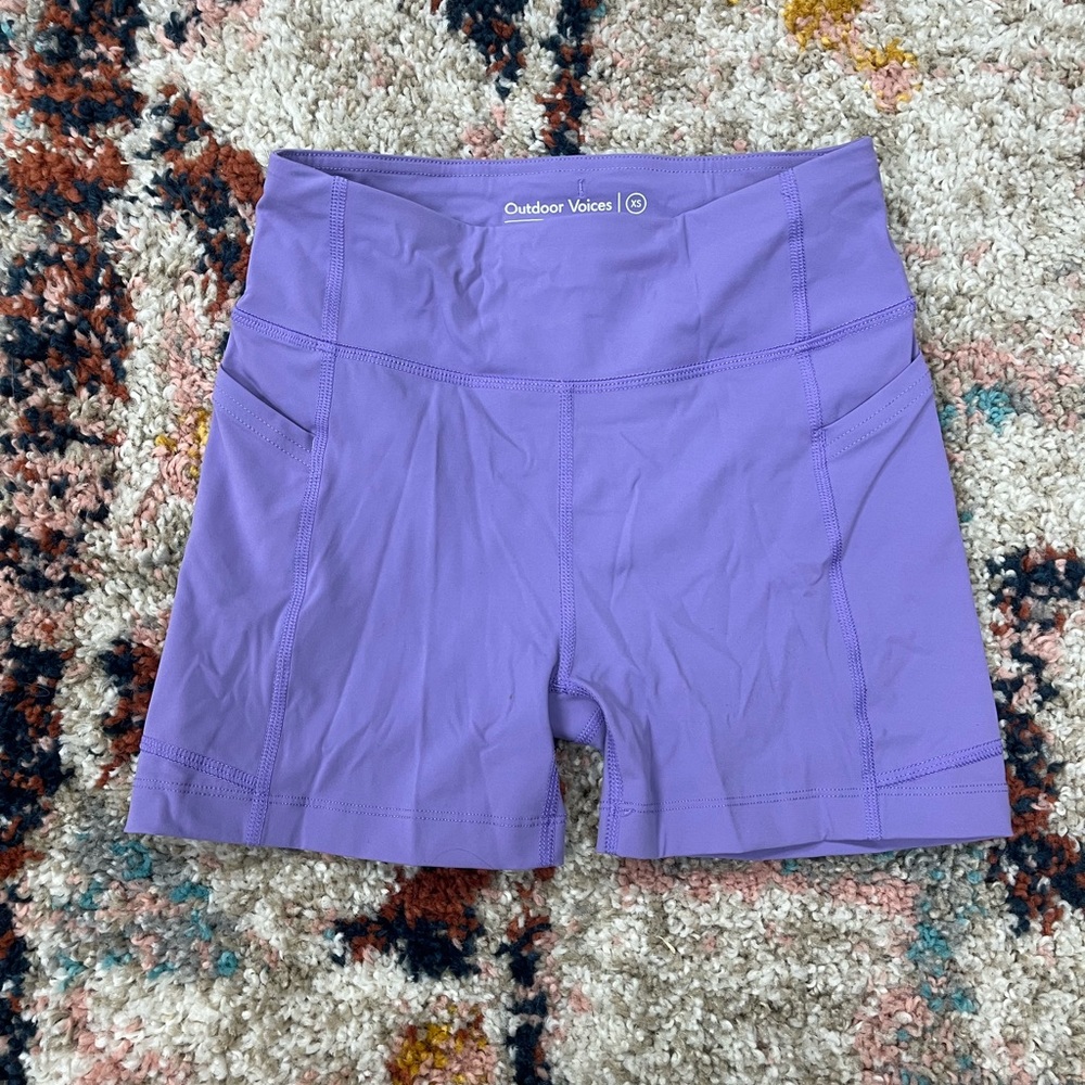 Outdoor Voices athletic short. Lilac color. Size XS